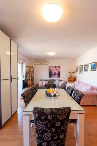 Apartments Luny