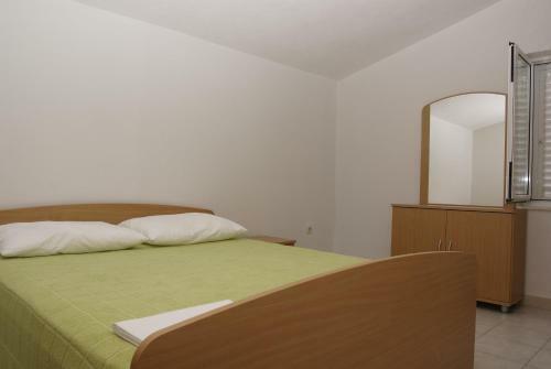 Apartments Bisevo