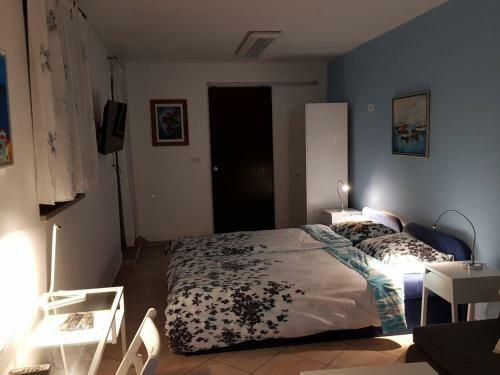 Hostal L&m Room