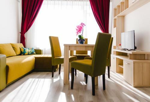 Orchid Lake View Apartment Summerland