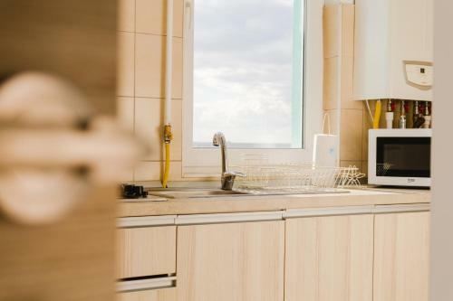 Orchid Lake View Apartment Summerland