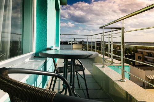 Orchid Lake View Apartment Summerland