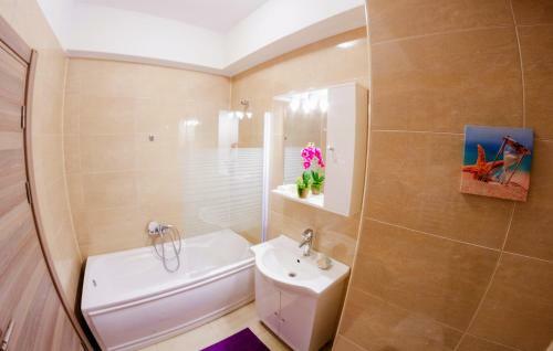 Orchid Superior Apartment Summerland