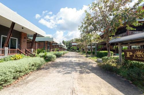 Hotel Oyo 75343 P Two P Resort