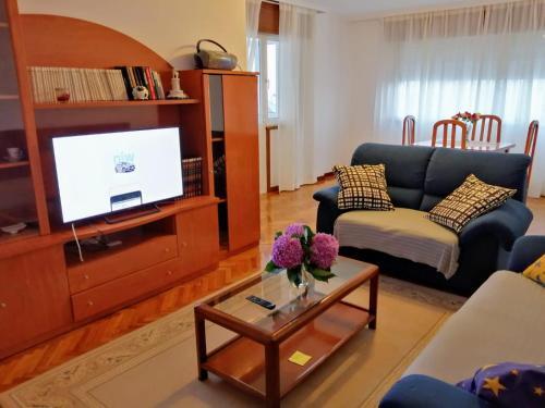 Amplio Apartamento Con Garaje En Burela