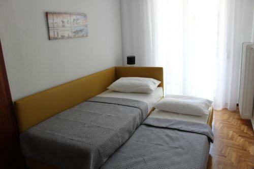 Old Town Apartment With Sea View