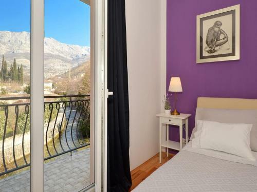 Zrnovnica Holiday Home