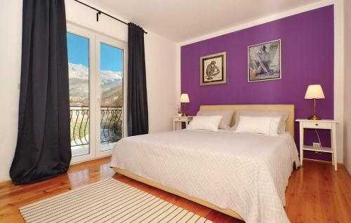 Zrnovnica Holiday Home