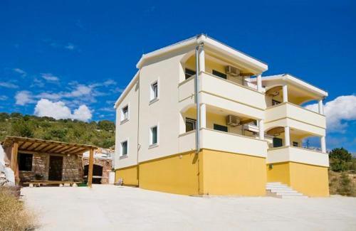 Apartmani Lucija1897