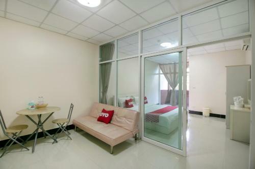 Oyo 75390 Sunee Place Hotel