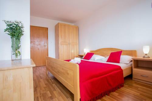 Larus-m Apartments