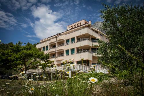 Larus-m Apartments