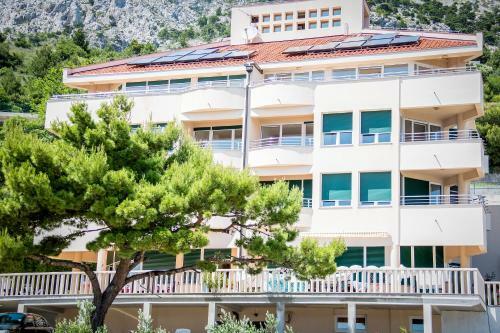 Larus-m Apartments