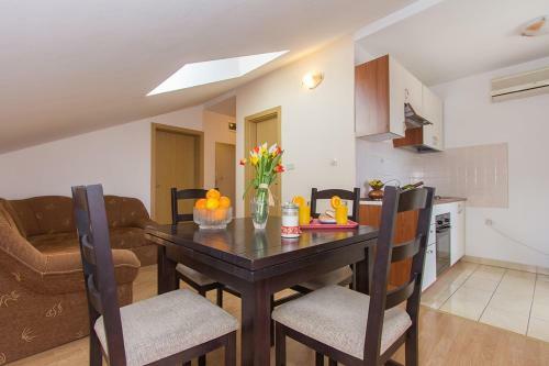 Apartamentos Brodarica Penthouse 4+2, Sea View