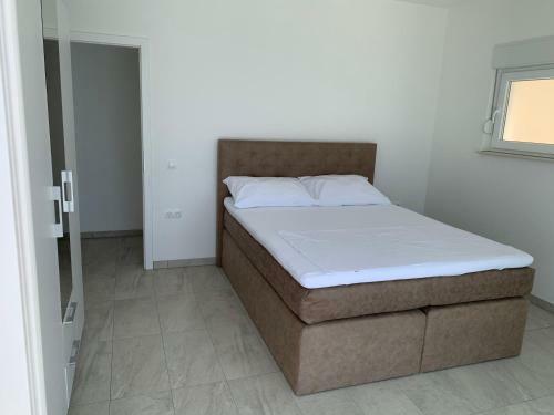 Hostal Elona Apartments