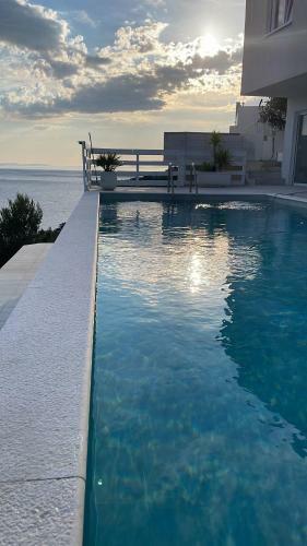 Hostal Elona Apartments
