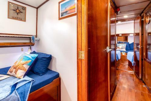 Marta Boat B&B