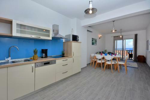 Sea View Luxury Apartments, Ala Da