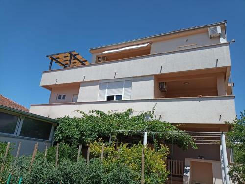 Sunny Apartments