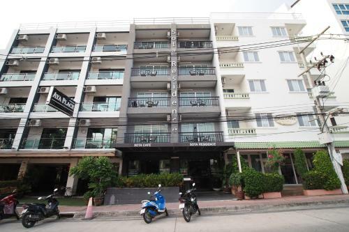 Hotel Oyo 898 Sota Residence