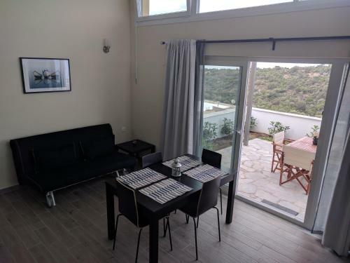 Above The Sea Apartments