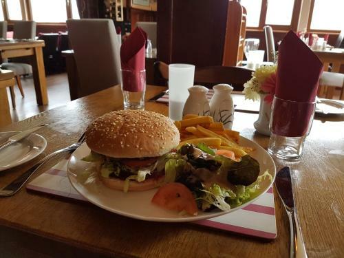 Kylemore Pass Hotel