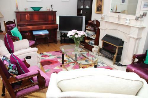 Hostal Marengo Guest Accommodation B&B