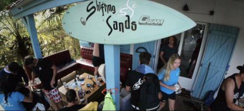 Albergue Shifting Sands Surf Camp