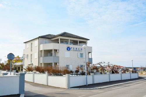 Apartamentos Perla Vir