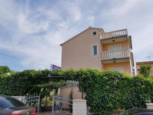 Hostal Apartmani Mira