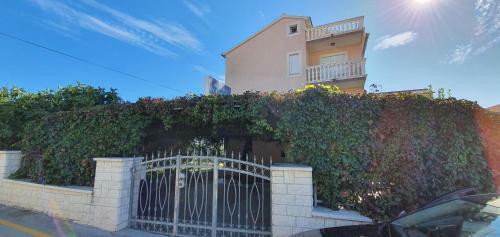Hostal Apartmani Mira