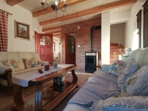 Mara's Vineyard House