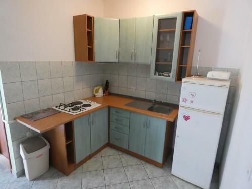 Apartmani Sari? Rogoznica
