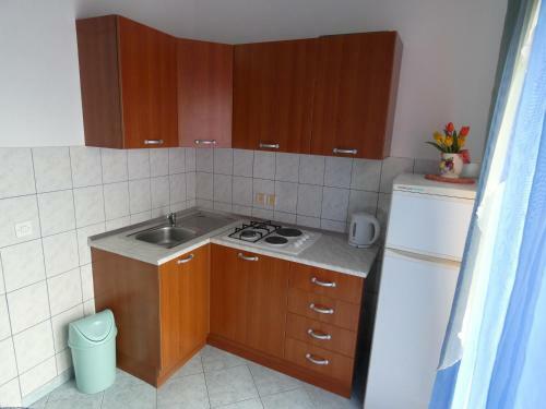 Apartmani Sari? Rogoznica