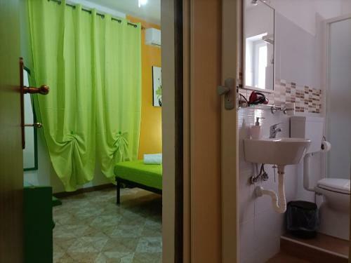 Hostal Mony's Island B&B