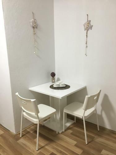 Hostal Apartment & Rooms Laura
