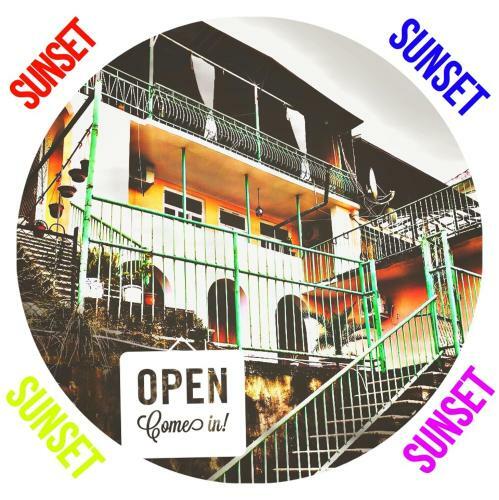 Hostal Sunset Guest House