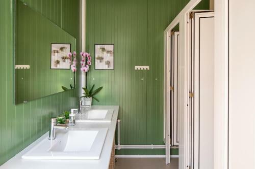 Dragonfly Gardens Urban Glamping Brasov