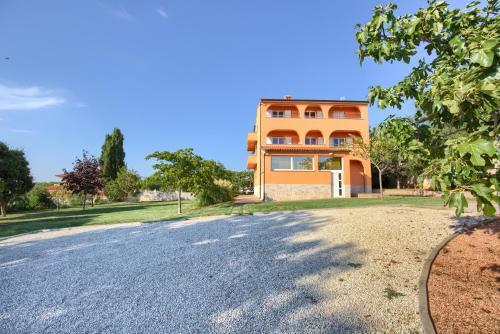 Apartments Orange Medulin