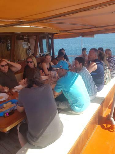 Boat & Breakfast