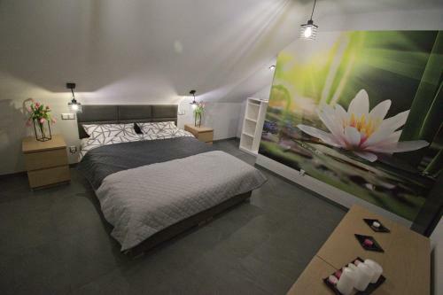 Lily - Sunny Flowers Apartments