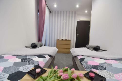 Lily - Sunny Flowers Apartments