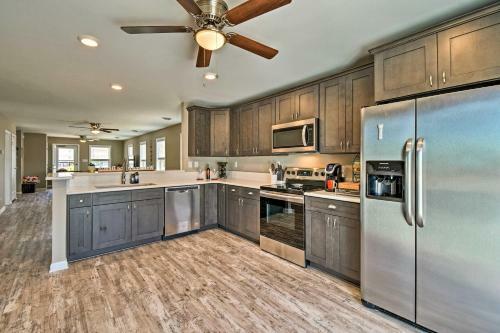 Beach House With Pool, Walk To Beaches And Bites!