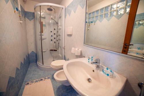 Hostal Chiaro Di Luna