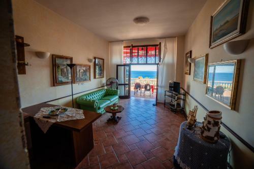 Hostal Chiaro Di Luna