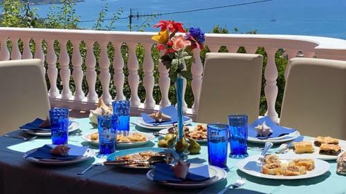 Hostal Chiaro Di Luna