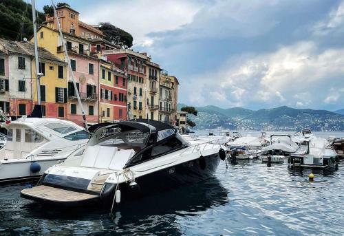 Dark Grey 15mt Motor Yacht Baia 48 Flash