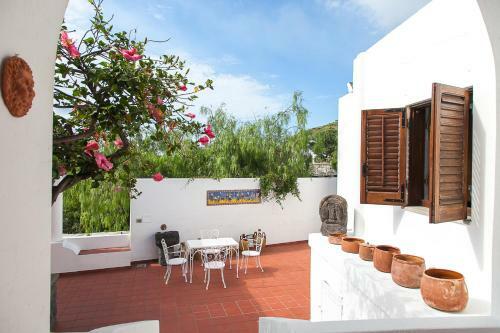 Villa Stromboli E Strombolicchio