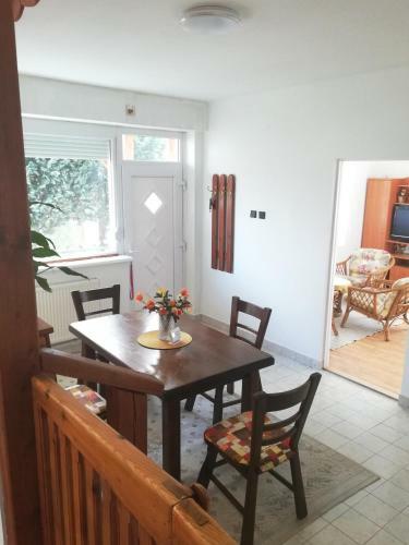 Apartamento �gi Vend�gh�z