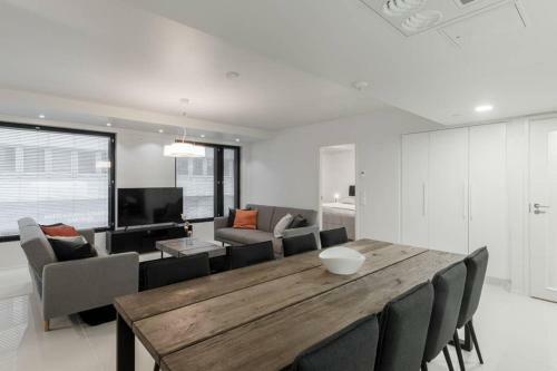 Spacious 3 Bedroom Apartment In City Centre